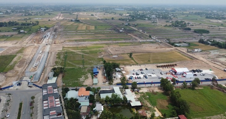 Mặt bằng sạch dự án kết nối với tuyến phố mới của thị trấn Hậu Nghĩa đã được bàn giao để Vingroup đầu tư xây dựng khu đô thị mới - Ảnh: SƠN LÂM