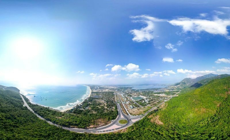 Một góc Cam Lâm, nơi có cả núi và biển đầy thơ mộng